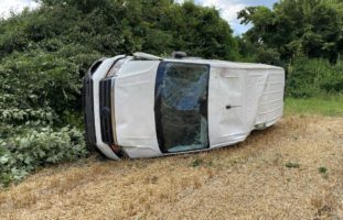 Unfall A2 Brittnau AG- Lieferwagen überschlägt sich