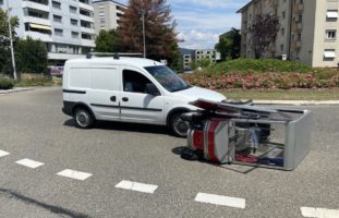 Unfall zwischen Elektromobil und Auto in Neuenhof AG