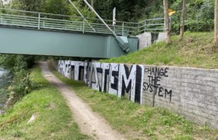 Sprayer verunstalten Risibrücke in Bremgarten AG