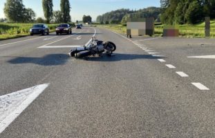 Motorradlenker bei Unfall in Hendschiken verletzt