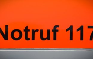 Ford-Fahrer nach Verkehrsunfall gesucht