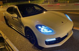 Unfall A3 - Porsche kracht in Signalisationstafel