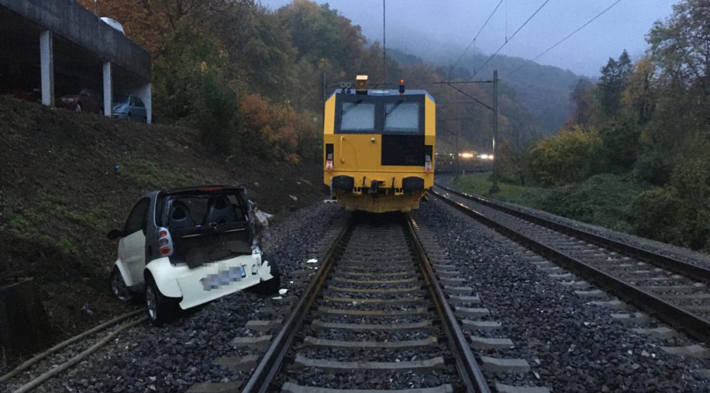 Baden AG - Güterzug prallt in Auto