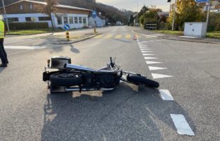 Motorradlenker bei Verkehrsunfall in Leibstadt verletzt