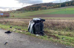 Autolenker (24) nickt ein und verursacht Unfall auf A3 / Zeiningen AG