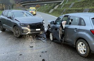 Horror-Unfall nach Überholmanöver in Küttigen