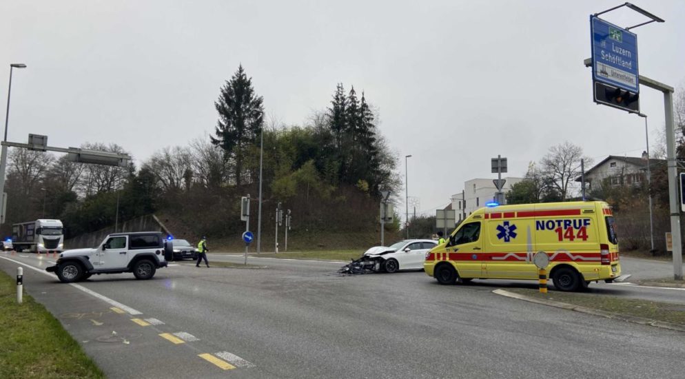 Aarau - Heftiger Unfall wegen Rotlichtmissachtung