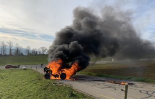 Brennendes Quad sorgt für Feuerwehreinsatz in Bözberg