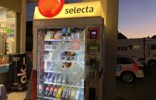 Schaffhausen SH - Snack-Automat mit Steinen eingeschlagen und ausgeräumt