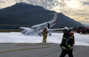 Flugzeug mit defektem Fahrwerk in Sitten gelandet