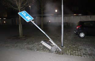 Appenzell - In Abfalleimer, Verkehrssignal und andere Hindernisse gefahren