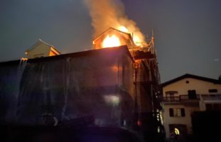 Grosser Schaden bei Dachbrand in Hägglingen