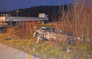 Unfall zwischen PW und Lastwagen in Islikon