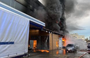 Aesch: Brand in Autowerkstatt