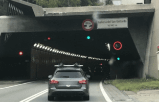 Göschenen UR: Gefährliche Wendemanöver im Gotthard-Strassentunnel