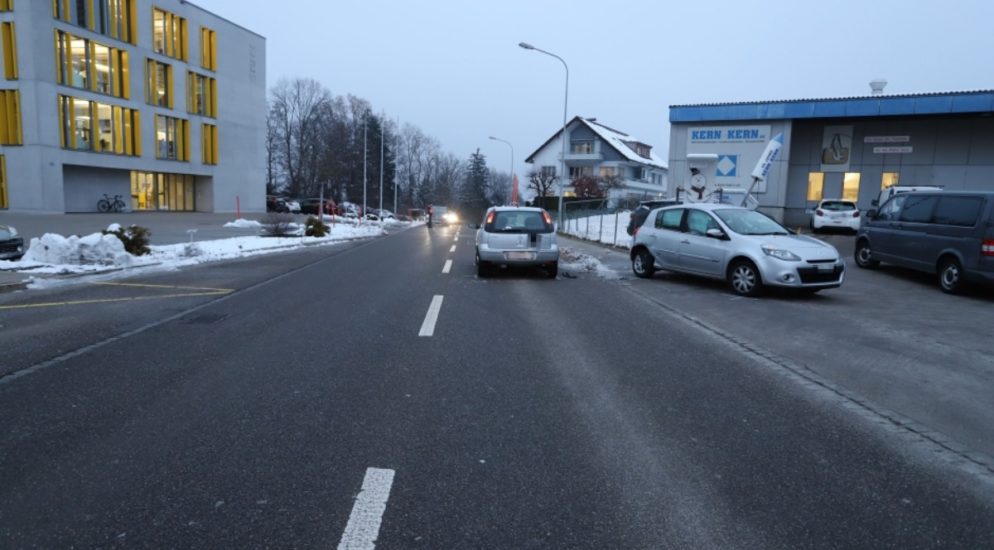 St.Gallen SG - 21-Jähriger übersieht PW und verunfallt