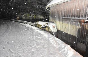 In Libingen mit Auto von der Strasse abgekommen