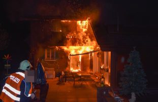 Ennetmoos NW - Brand eines Mehrfamilienhauses: Riesiger Sachschaden