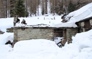 Simplon-Dorf VS - Bei Brand in Alphütte Steindach eingestürzt