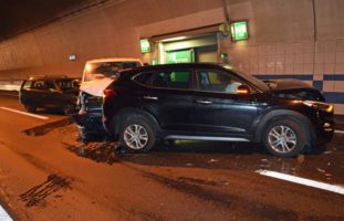 Autobahn A2: Unfall im Eich-Tunnel zwischen vier Fahrzeugen