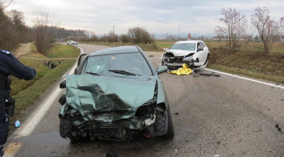 Rheinfelden AG - Zweifacher Totalschaden nach Frontalkollision