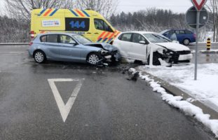 Verkehrsunfall beim Abbiegen auf Autobahn in Kriegstetten