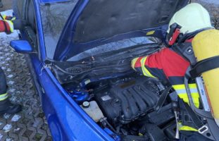 Schaffhausen - Personenwagen in Brand geraten