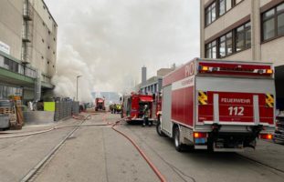 Muttenz BL - Feuer wütet in Autowerkstatt