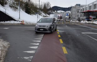 Verkehrsunfall zwischen zwei Autos in Herisau