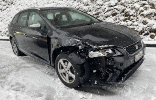 Crash zwischen zwei Personenwagen in Rünenberg