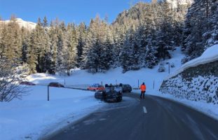 Verkehrsunfall in Marmorera: Mit Stützmauer kollidiert