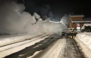 Fahrzeug in Niederuzwil in Brand geraten