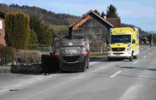 23-Jährige Autofahrerin in Rüthi nach Selbstunfall verletzt