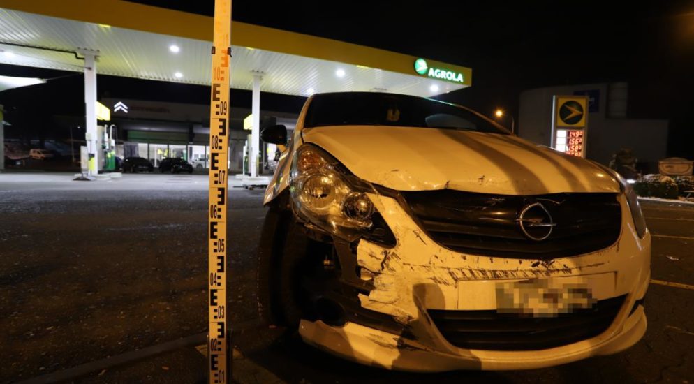 St.Gallen SG - Autolenkerin (32) fahrunfähig gegen PW gedonnert