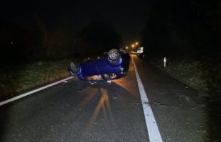 A6 Münchenbuchsee BE - Selbstunfall: Auto kommt von Fahrbahn ab und überschlägt sich