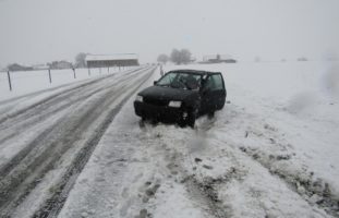 Diverse Unfälle und Verkehrsbehinderungen auf Glarner Strasse