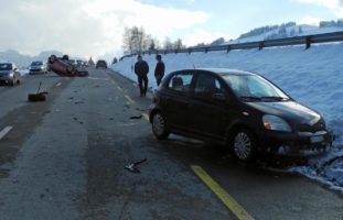 Zwei Verletzte bei Unfall in Einsiedeln