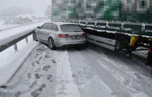 Oberbüren: Crash zwischen Auto und Sattelschlepper