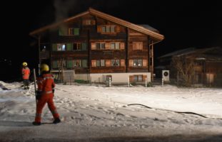 Saas GR - Brand in Holzhaus