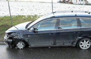 Autobahn A2, Kriens: Blaufahrer baut Unfall