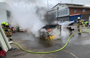 Neunkirch SH: Abfallcontainer in Brand geraten