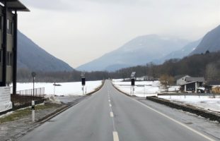 San Vittore GR - Lernfahrer (24) viel zu schnell und ohne Ausbilder unterwegs