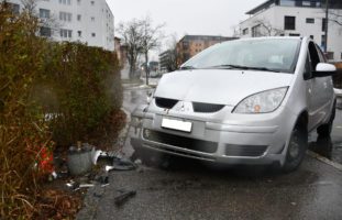 Chur GR - Ausweichmanöver endet in Hydranten