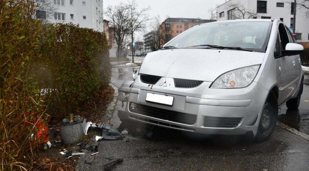 Chur GR - Ausweichmanöver endet in Hydranten