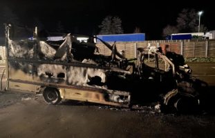 Tenniken: Auto nach Brand vollständig zerstört