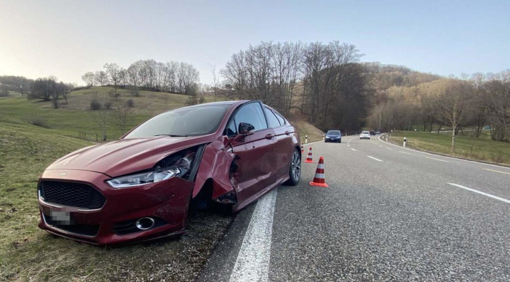 Sekundenschlaf am Steuer: Unfall in Küttigen