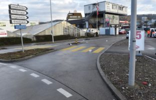 Dietikon ZH - Velolenker bei Verkehrsunfall schwer verletzt