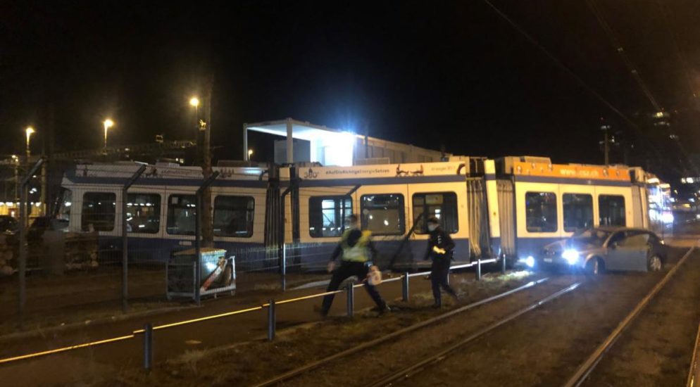 Crash zwischen Tram und Auto im Zürcher Kreis 9