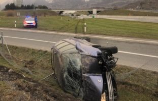 A9 Sitten VS: Mit 200 km/h vor Polizei geflüchtet und Unfall gebaut