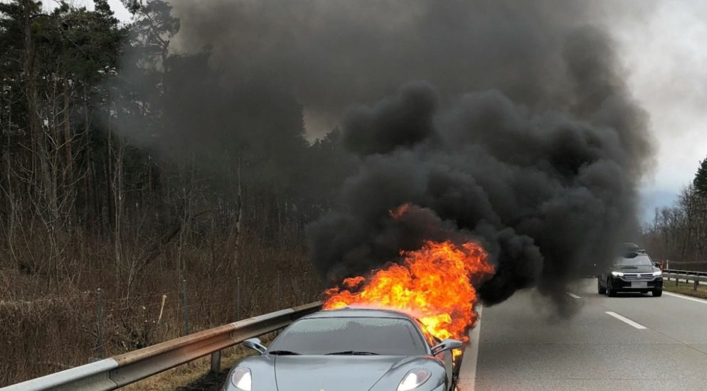 Fahrzeugbrand auf der Autobahn in Sevelen